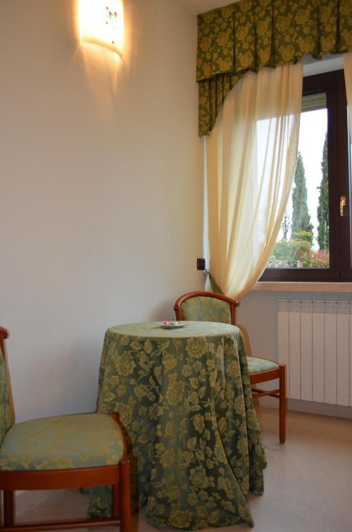 Hotel Olioso Peschiera del Garda Room photo